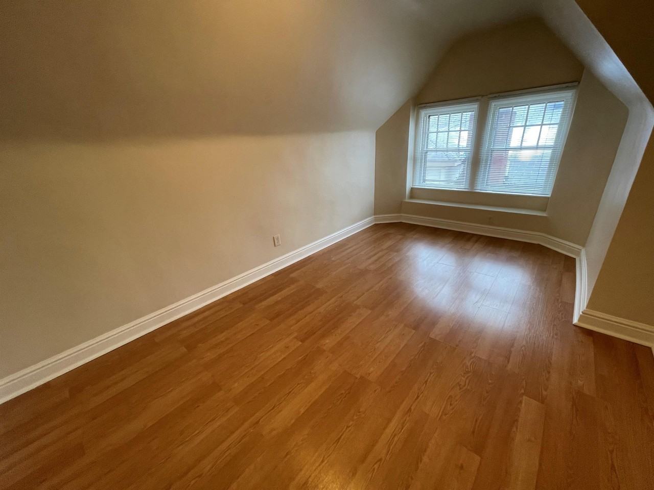 5545 Jackson St #3 - Photo 6 of 14