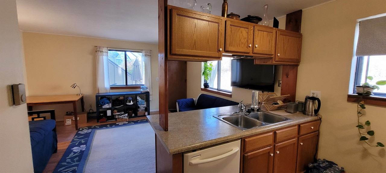 2445 19th St #B - Photo 4 of 12