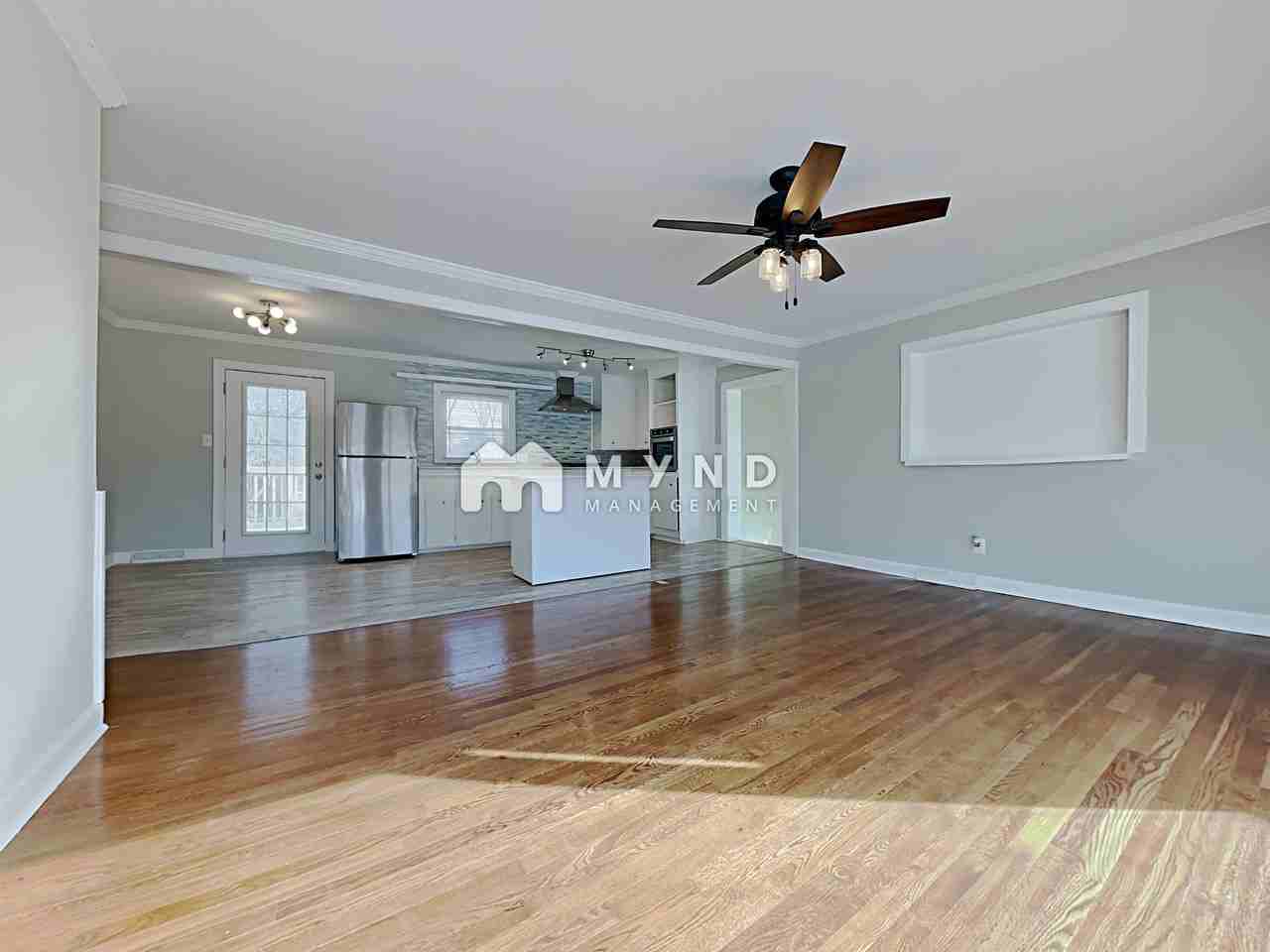 304 W Buckoak St - Photo 2 of 20