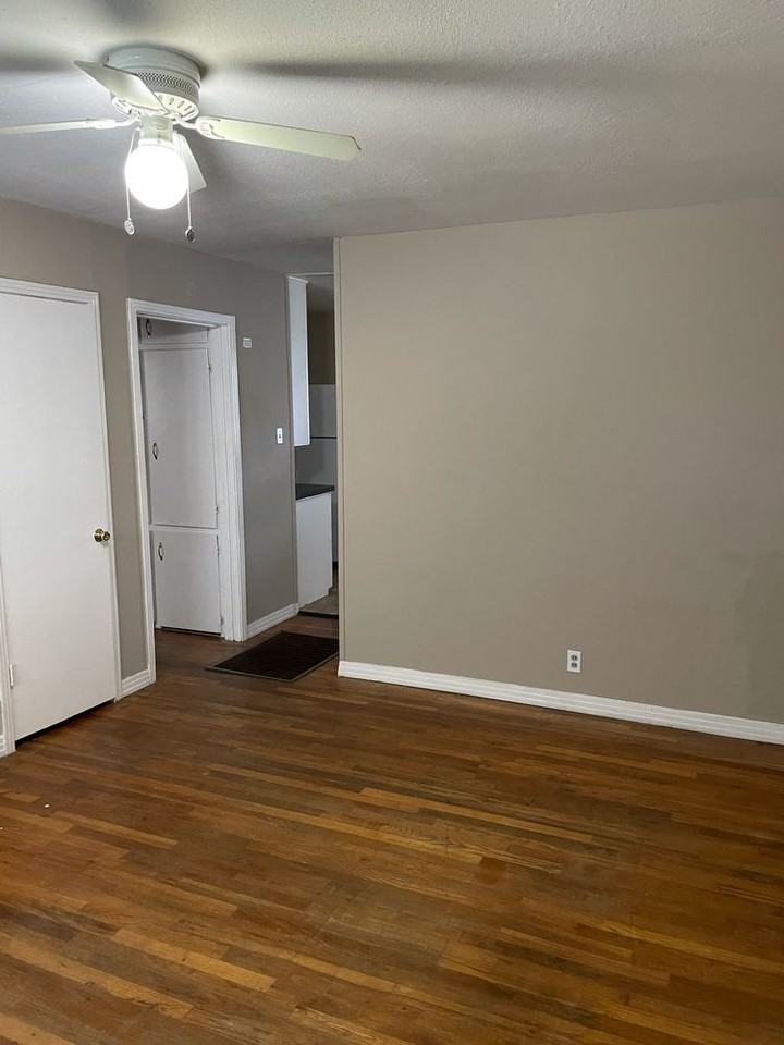 1924 26th St - Photo 2 of 8