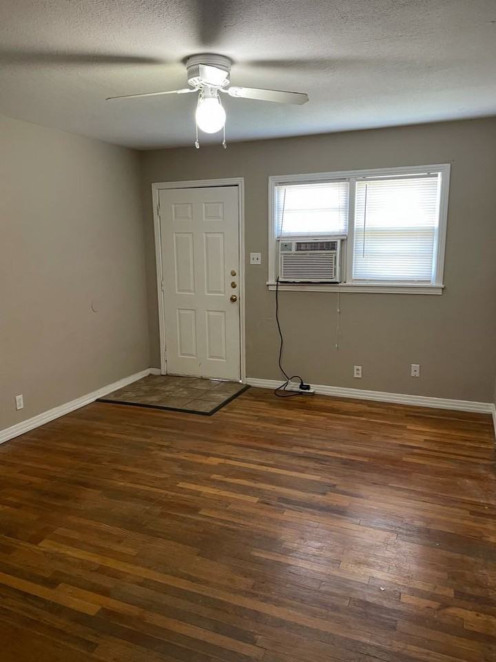 1924 26th St - Photo 3 of 8