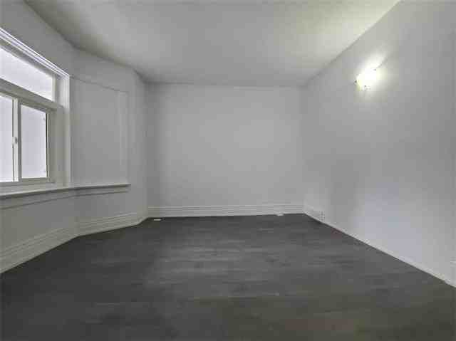 479 Mountain Ave - Photo 3 of 10