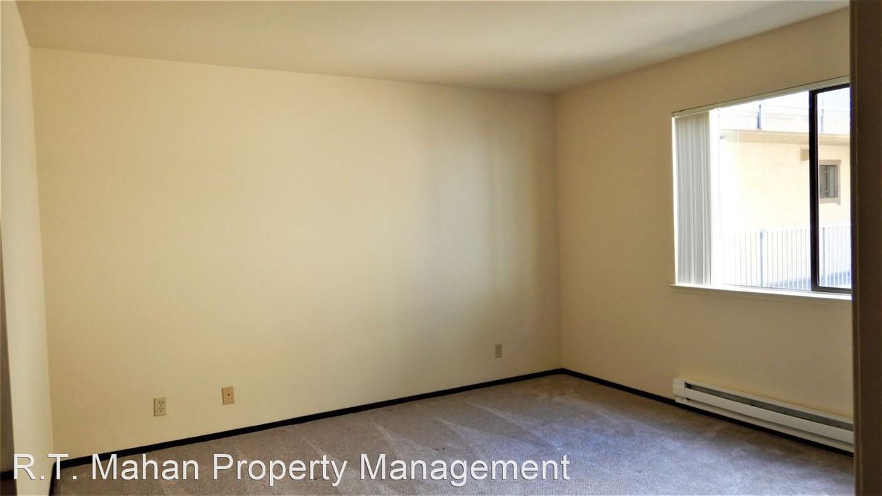 975 NORA WAY - Photo 2 of 5