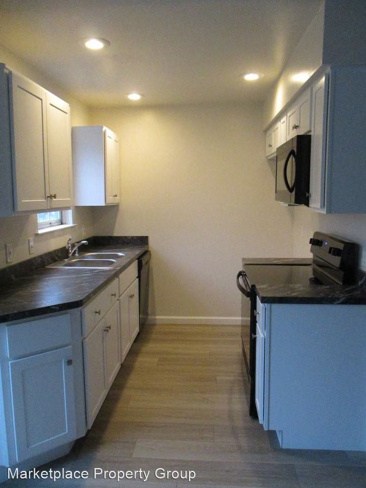 432 Old Forge Dr - Photo 3 of 9