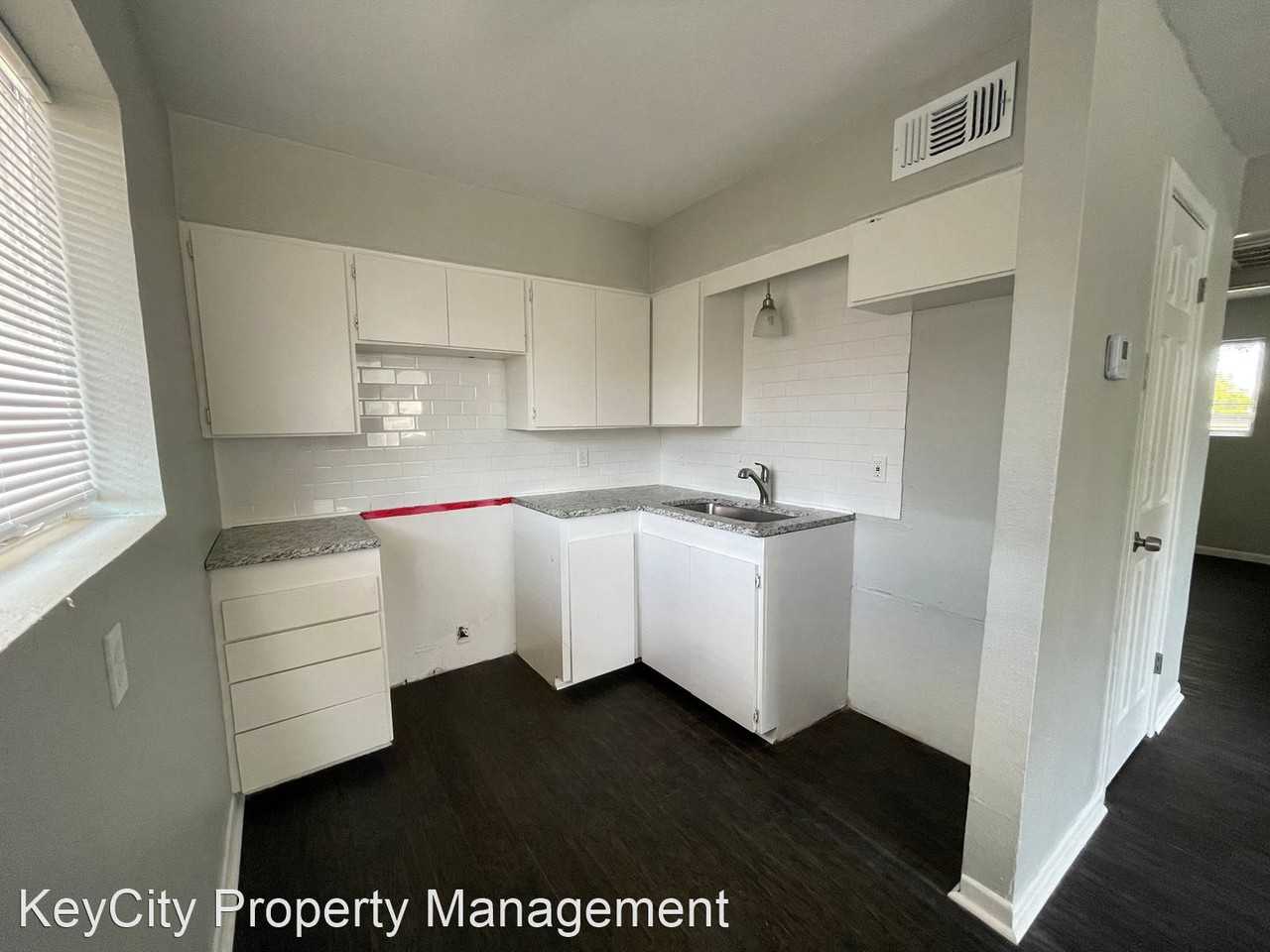 1202 S 4th St - Photo 2 of 7