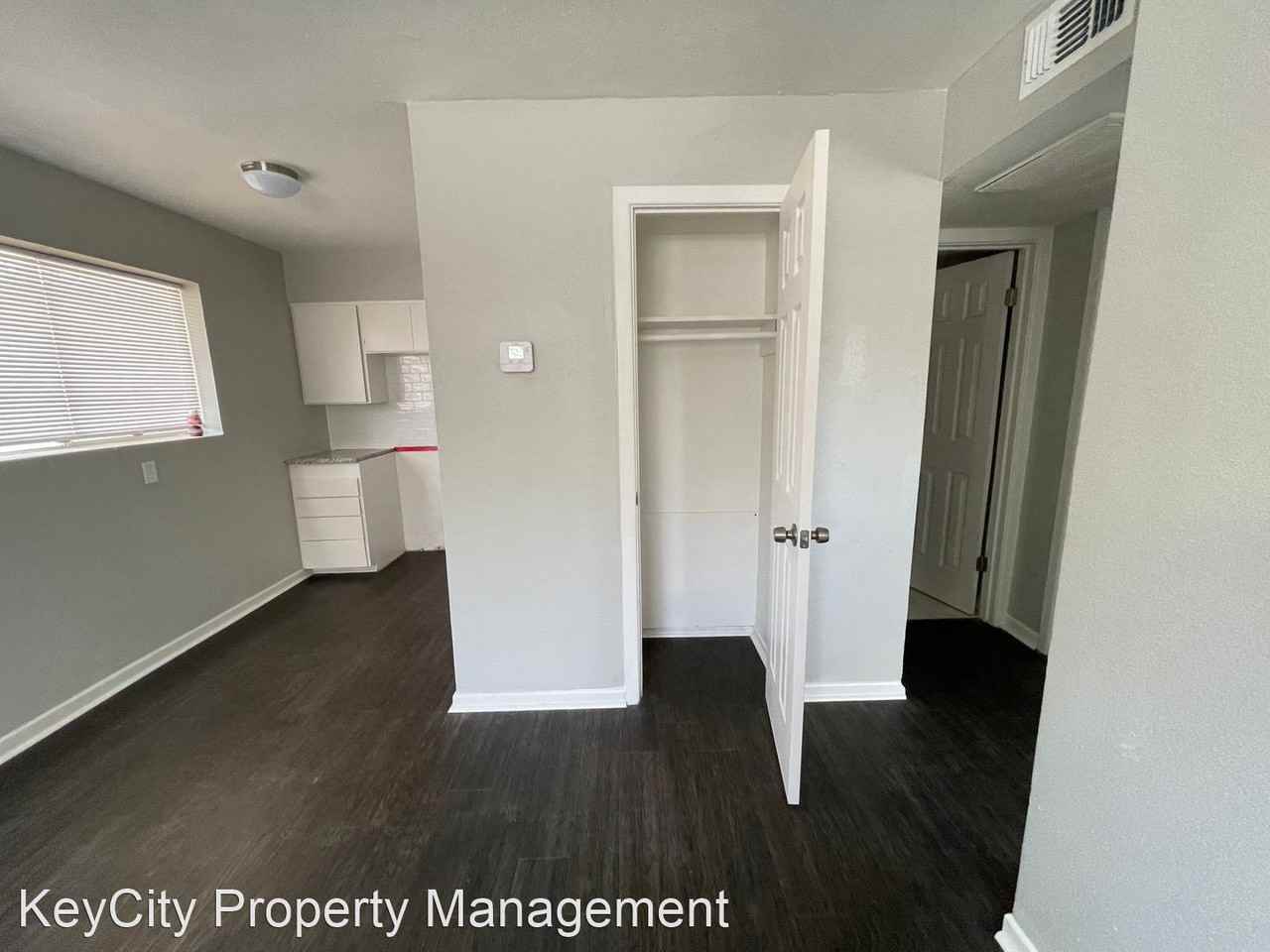 1202 S 4th St - Photo 3 of 7