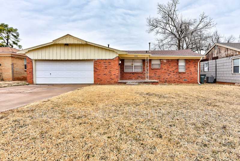 3009 Se 20th St - Photo 2 of 40