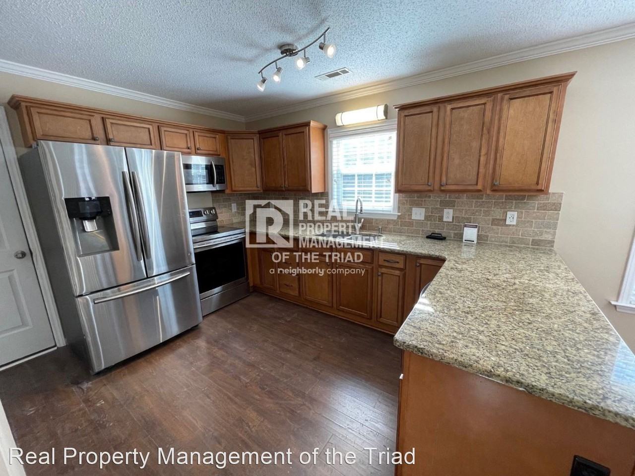 2824 Bridgeport Dr - Photo 2 of 14