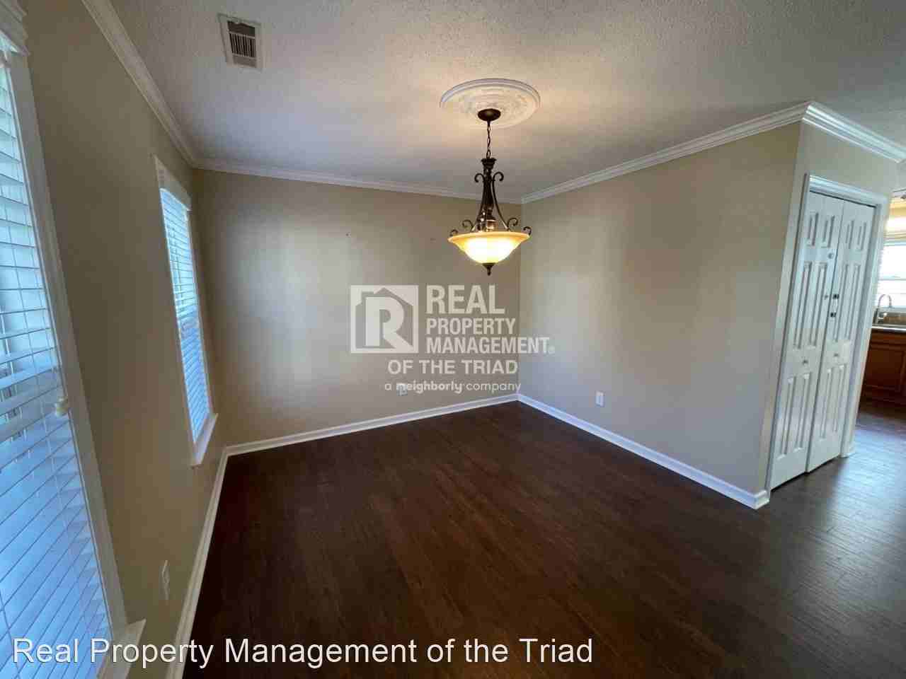 2824 Bridgeport Dr - Photo 3 of 14