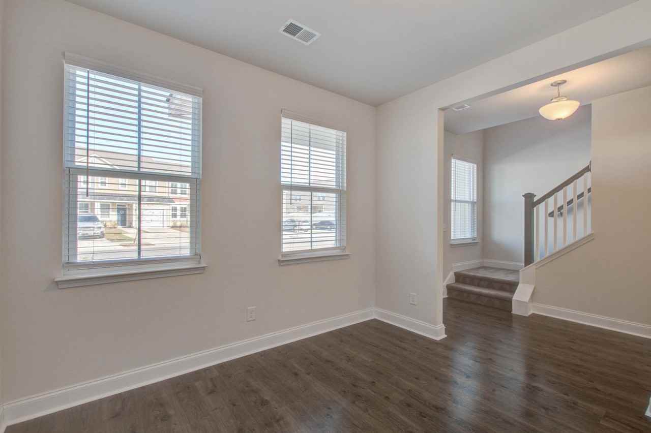 7821 Montview Rd - Photo 3 of 25