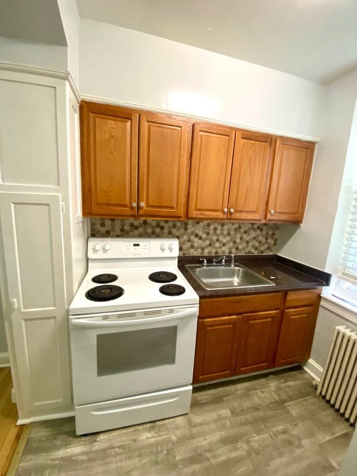 219 Upshur St Nw - Photo 4 of 36