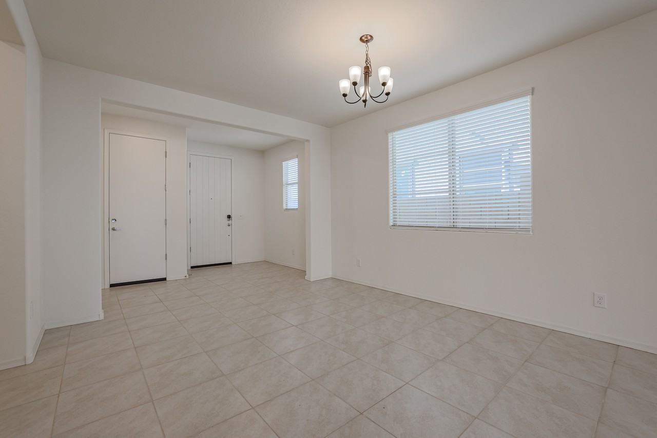 10036 E Tiburon Ave - Photo 7 of 50