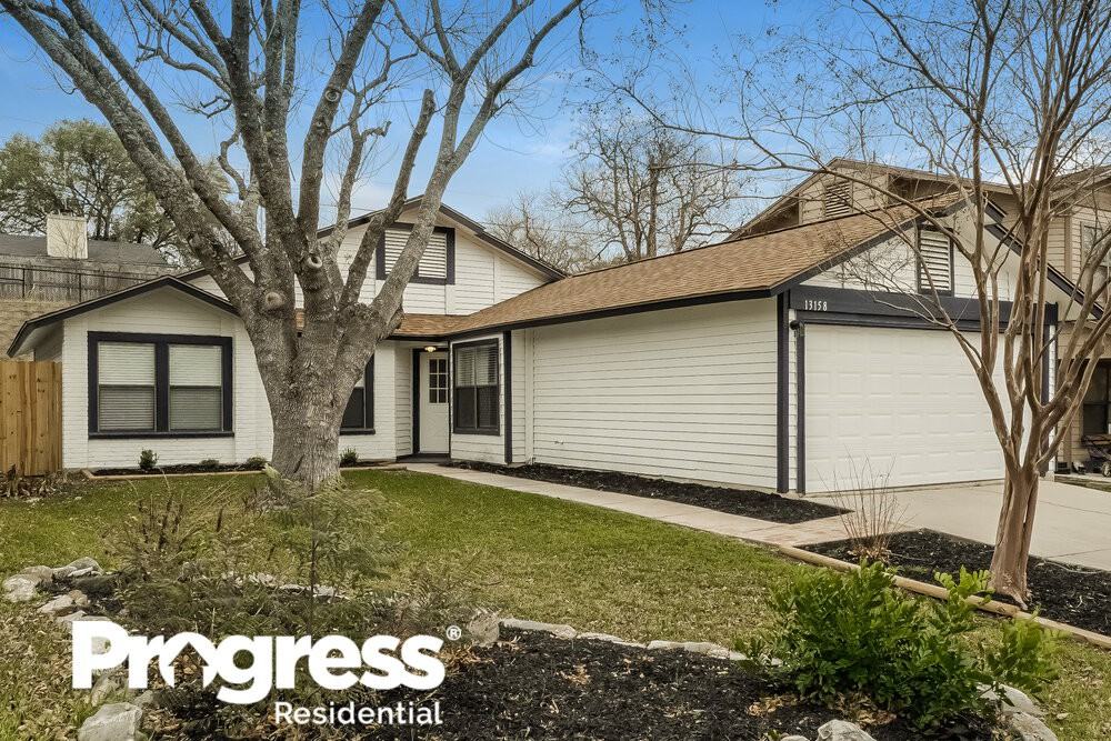 13158 Feather Point Dr - Photo 2 of 16