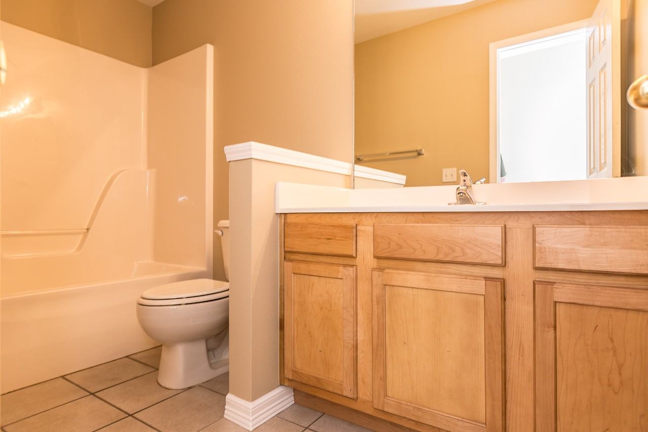 55 Rob St - Photo 3 of 16