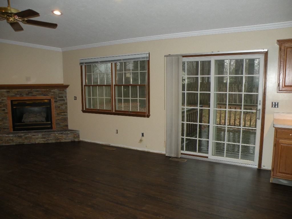 6088 Albert St - Photo 3 of 13