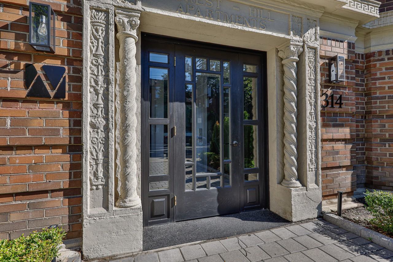 314 Lonsdale Road - Photo 3 of 8