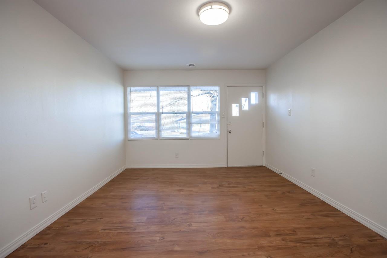 2039 College View Rd #1 - Photo 3 of 10