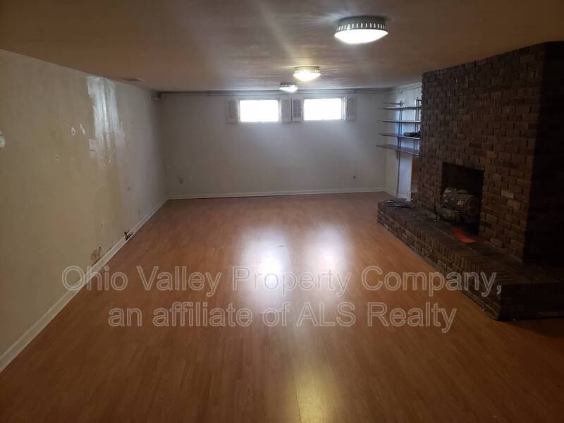 1936 Gardiner Ln - Photo 3 of 6