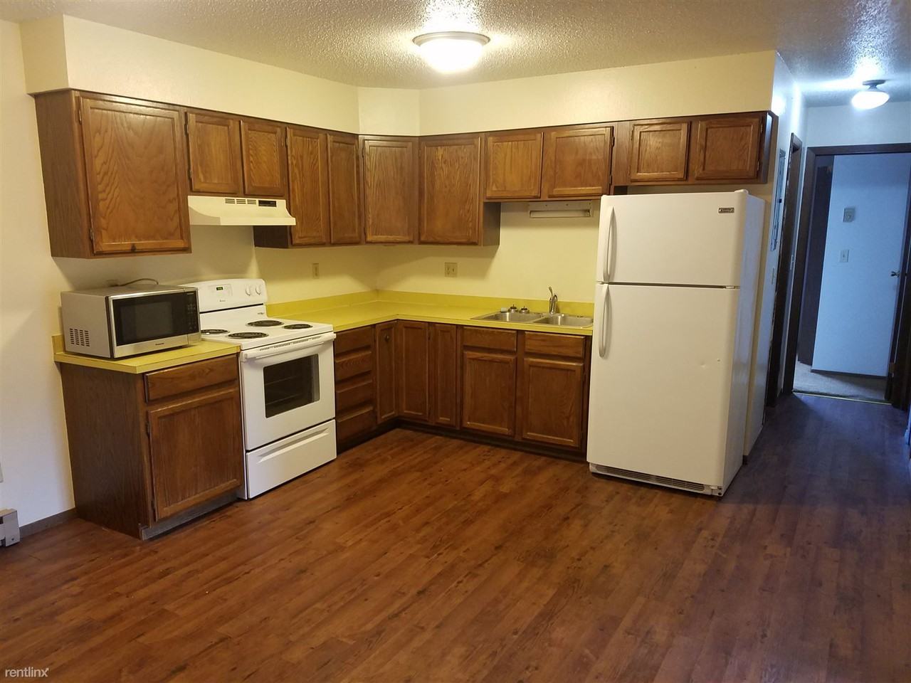 1002 Beaumont Dr - Photo 2 of 6