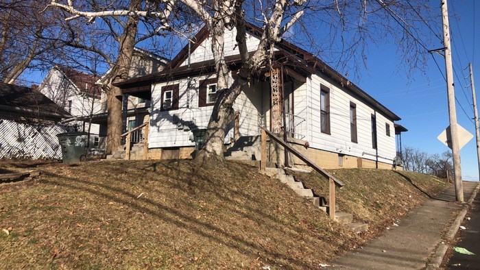 1060 Demphle Ave - Photo 2 of 14