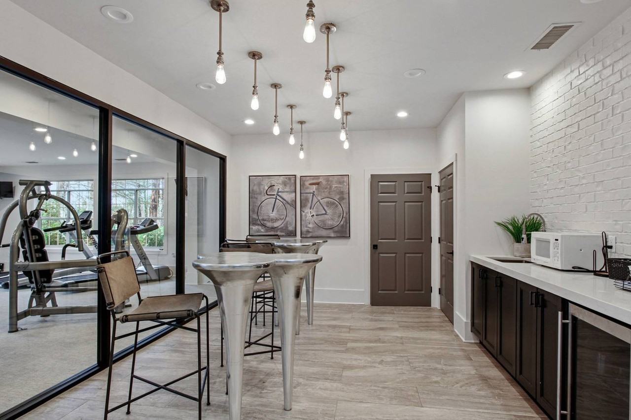 Elliot Apartments on Abernathy - Photo 2 of 102