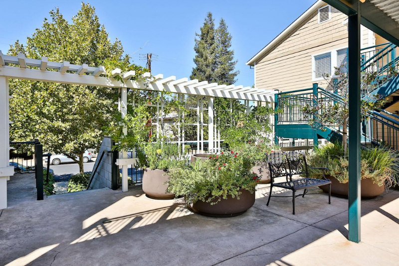 1186 Walker Ave - Photo 7 of 10