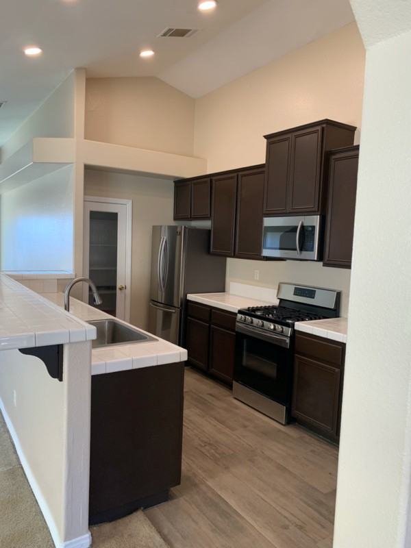 9219 Canyon View Ave - Photo 7 of 34