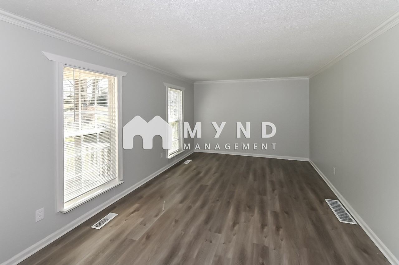 152 Scenic Dr - Photo 3 of 16