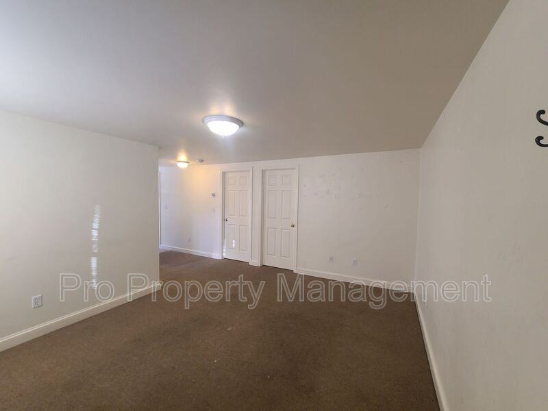 133 Railroad St - Photo 2 of 10