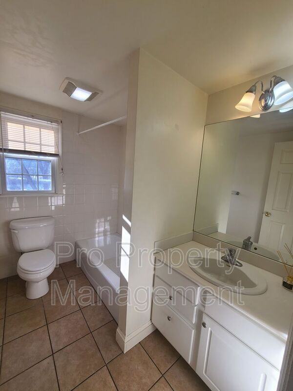 133 Railroad St - Photo 4 of 10