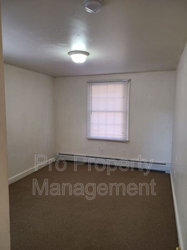 133 Railroad St - Photo 5 of 10