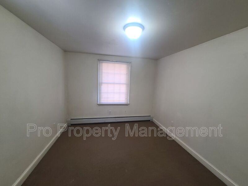 133 Railroad St - Photo 6 of 10