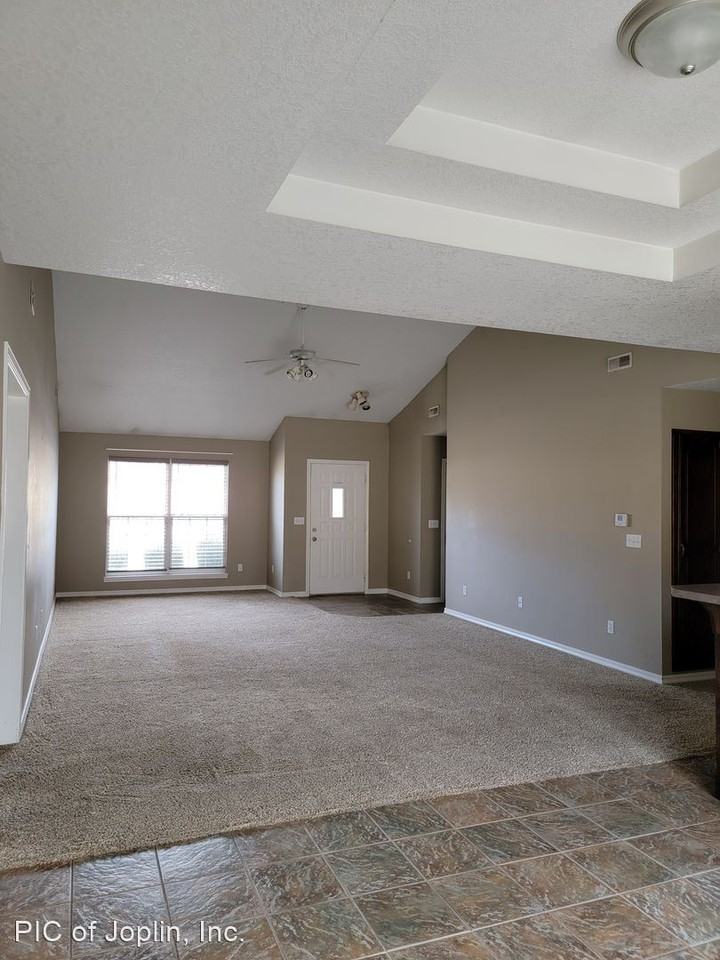 Country Club Drive - 2202 Magnolia Lane - Photo 3 of 22