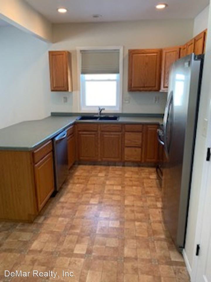 68 Roche Way - Photo 3 of 15