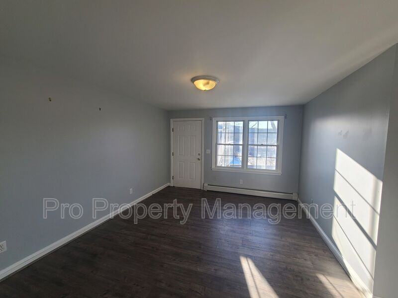 129 Railroad St - Photo 5 of 16