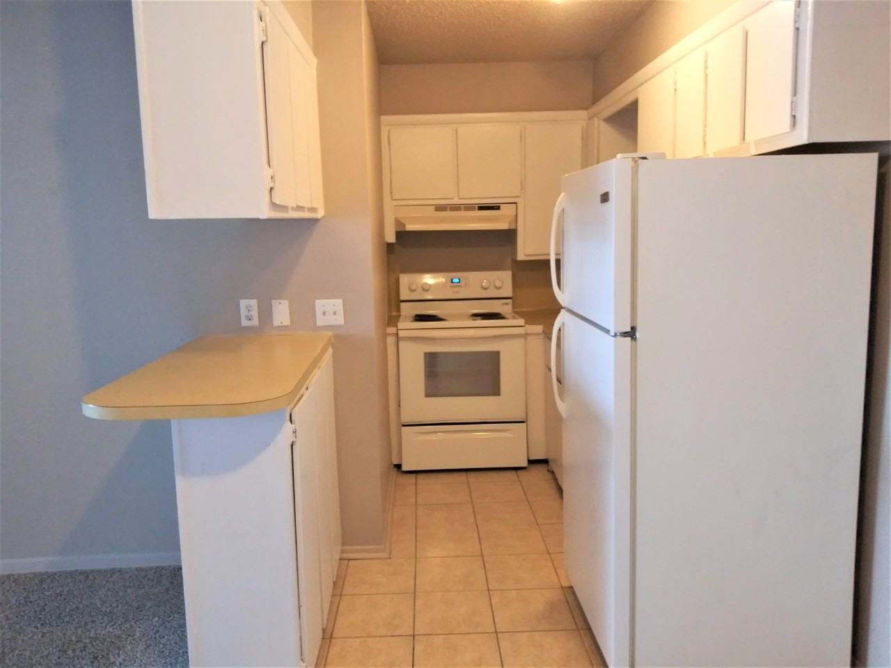 430 E Tonhawa St - Photo 3 of 10