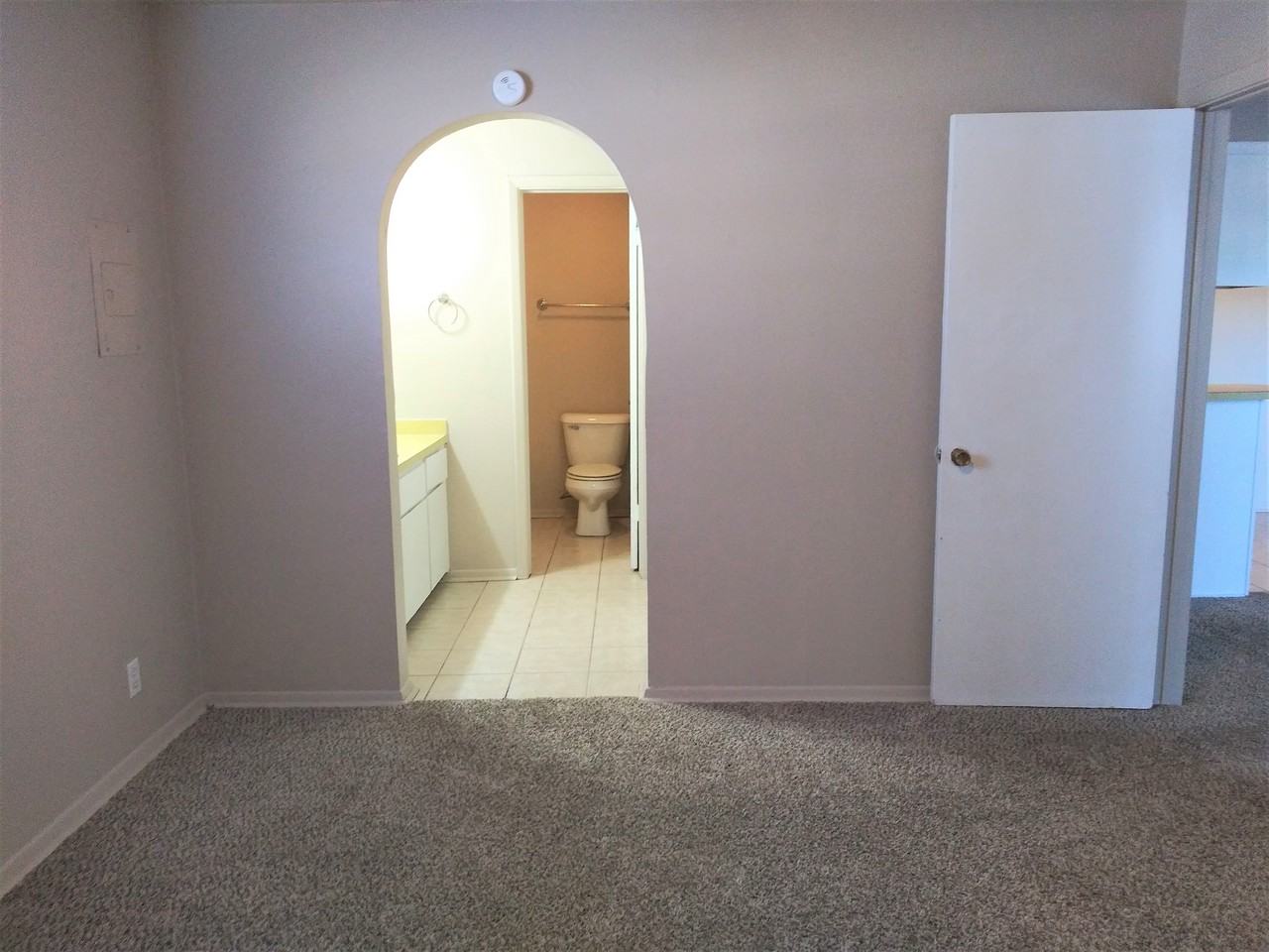 430 E Tonhawa St - Photo 5 of 10