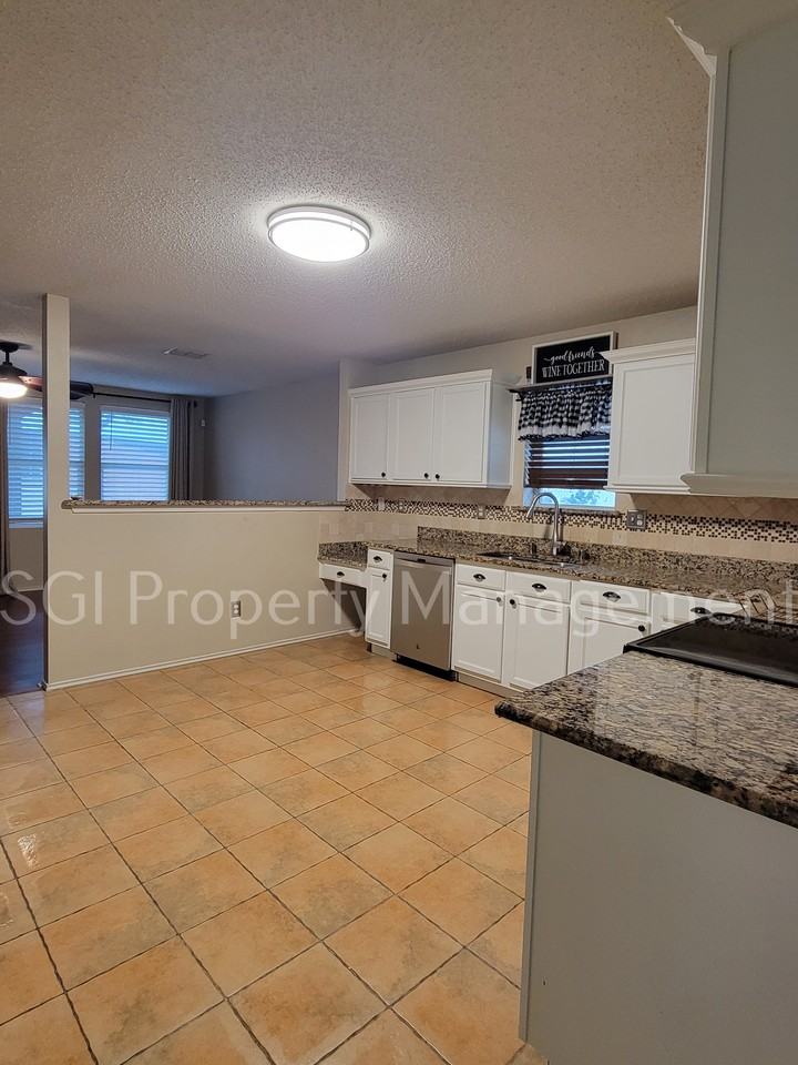 808 Bessemer Dr - Photo 3 of 8