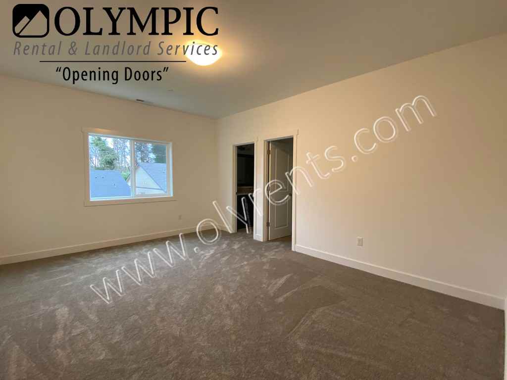 1802 Teresa St Se - Photo 5 of 12