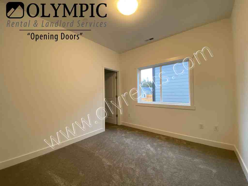 1802 Teresa St Se - Photo 7 of 12