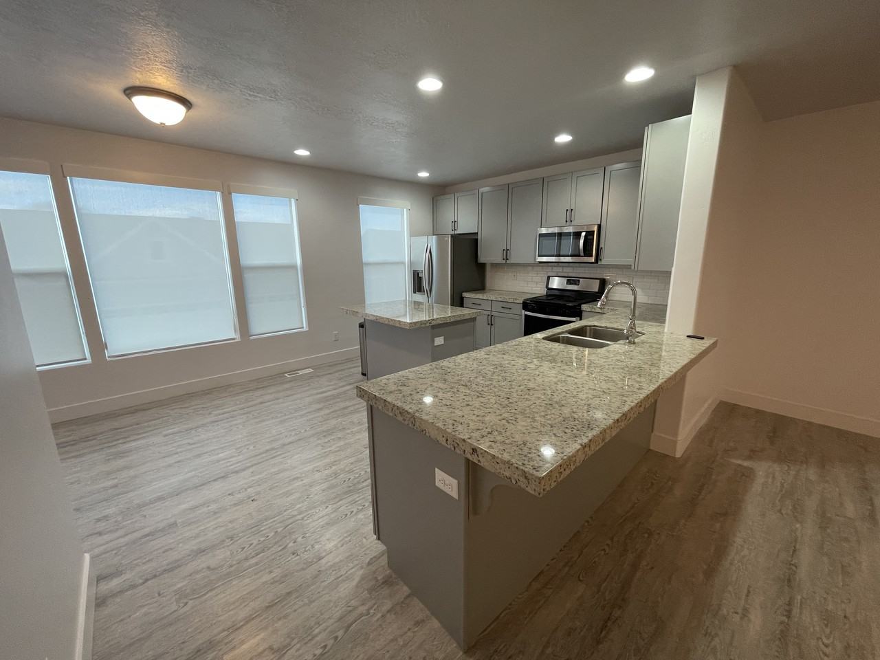 1822 W Torlundy Dr - Photo 3 of 8