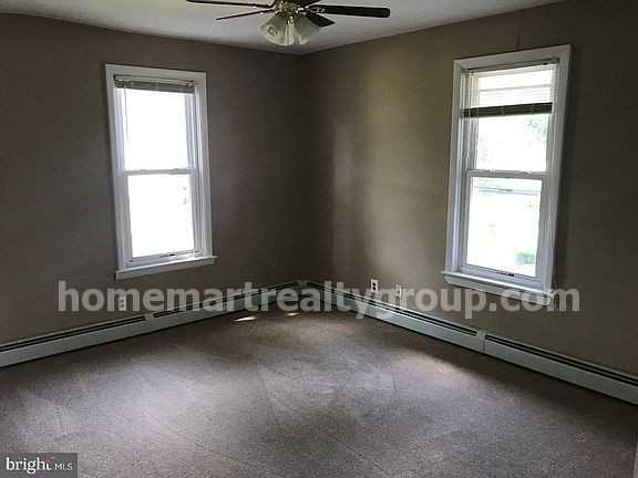 329 Vine St - Photo 3 of 21