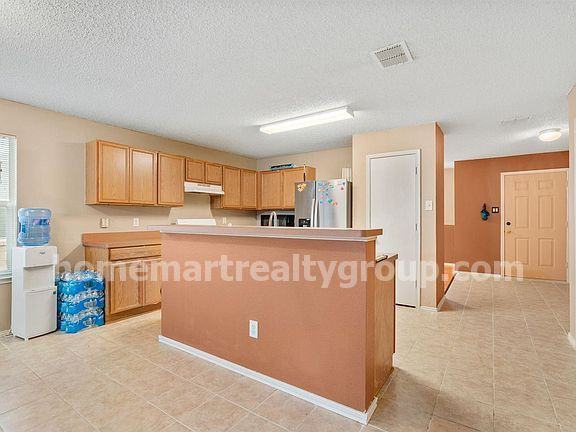 909 Simi Dr - Photo 3 of 8