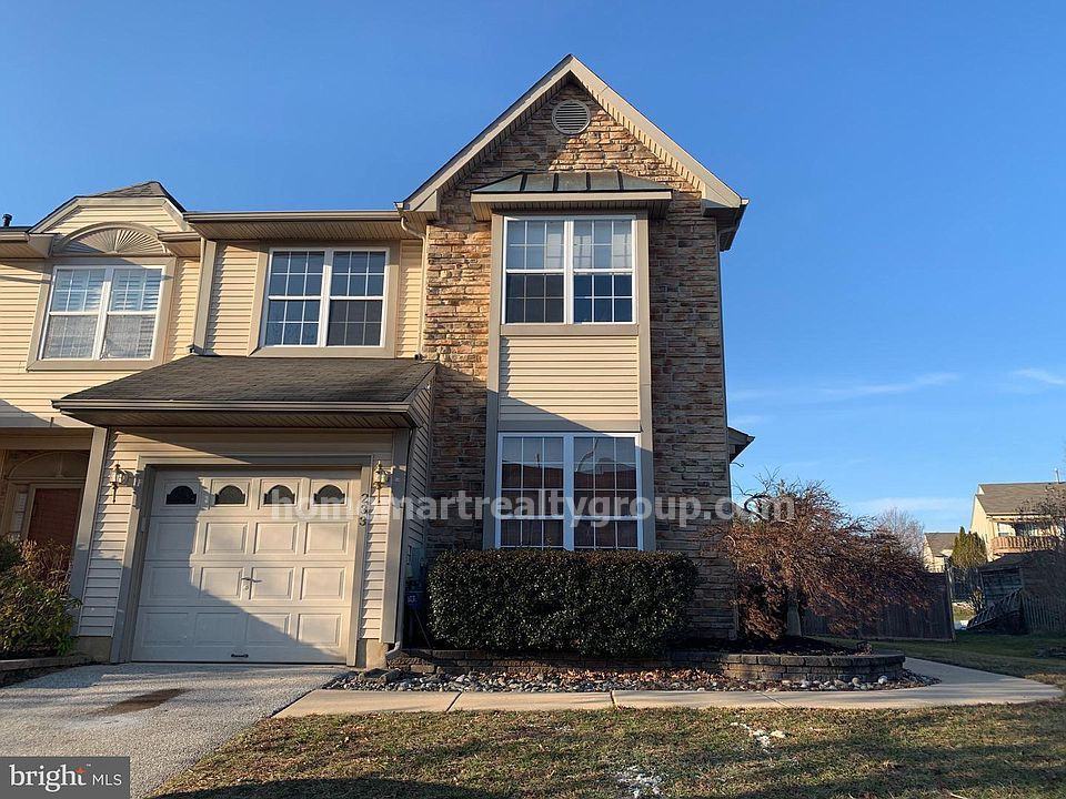 233 Roosevelt Blvd - Photo 2 of 33