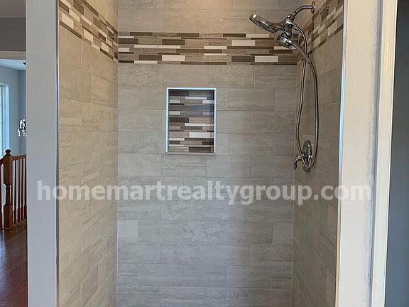 233 Roosevelt Blvd - Photo 3 of 33