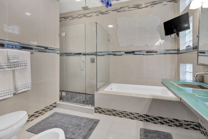 16334 Port Dickinson Dr - Photo 2 of 21