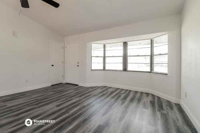 4745 Greenhill St - Photo 3 of 16