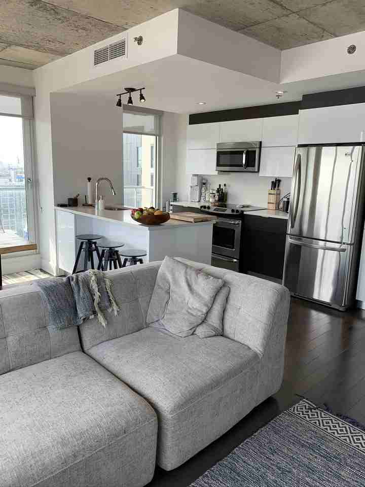 1045 Rue Wellington #2007 - Photo 2 of 9