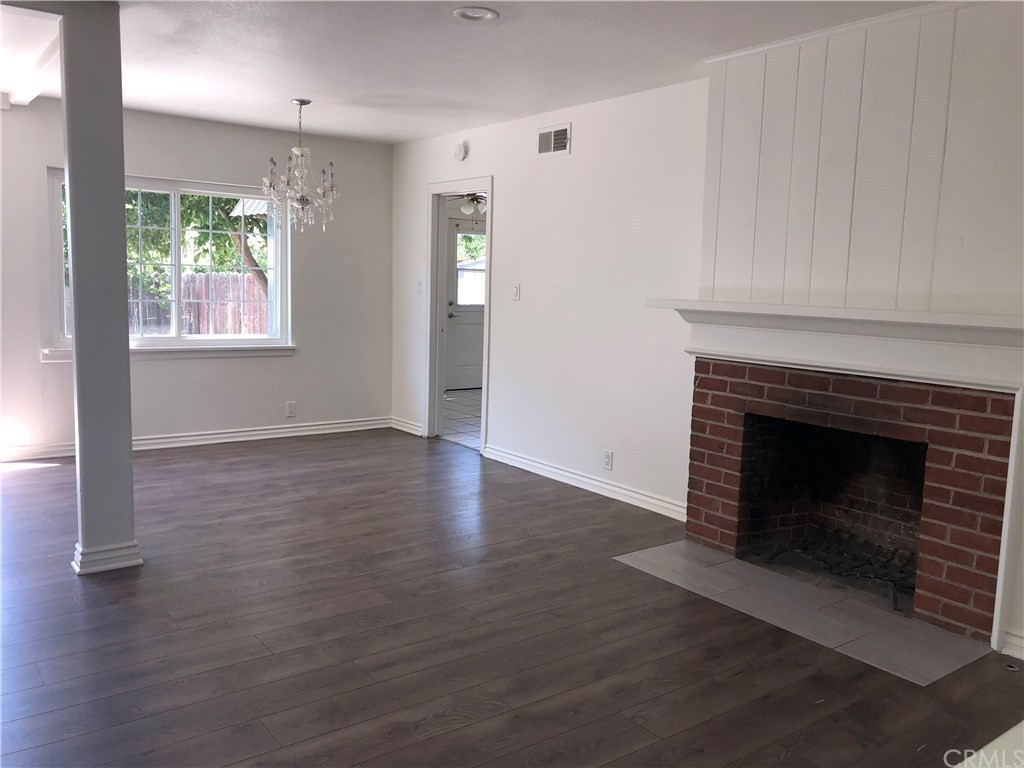 619 North Hawthorn Street - Photo 3 of 30