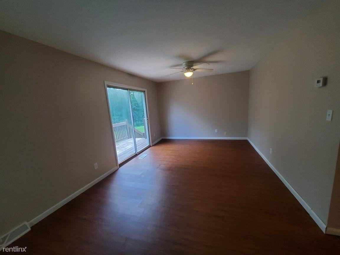 720 Paulus Dr - Photo 3 of 10